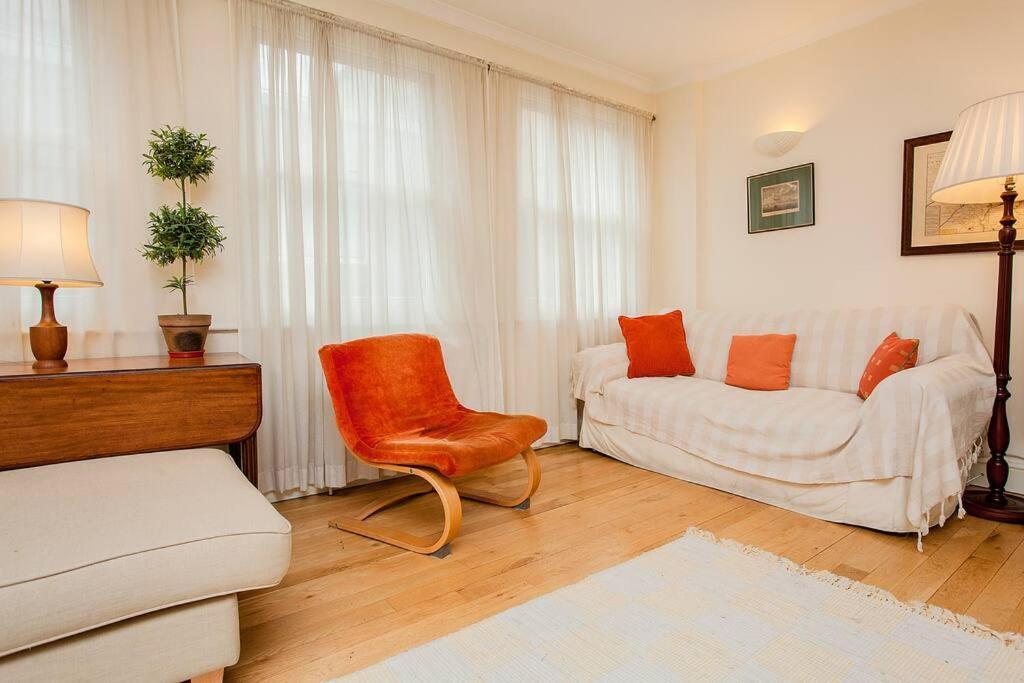 Bright 2 Bedroom Flat In Апартаменты