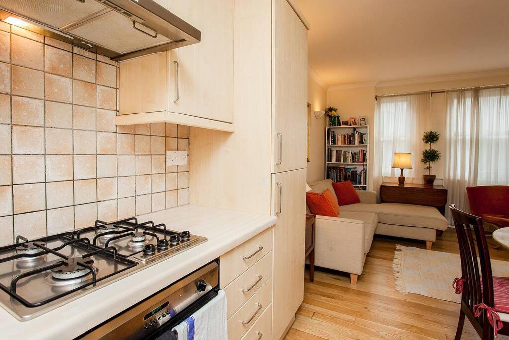 Апартаменты Bright 2 Bedroom Flat In