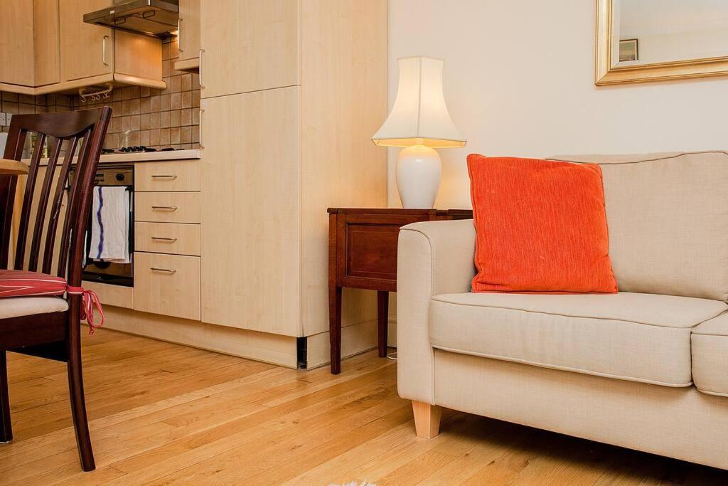 Bright 2 Bedroom Flat In Апартаменты