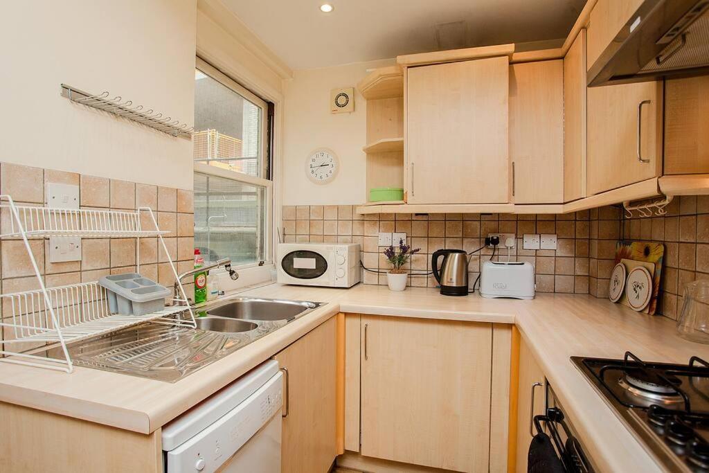 Bright 2 Bedroom Flat In Апартаменты