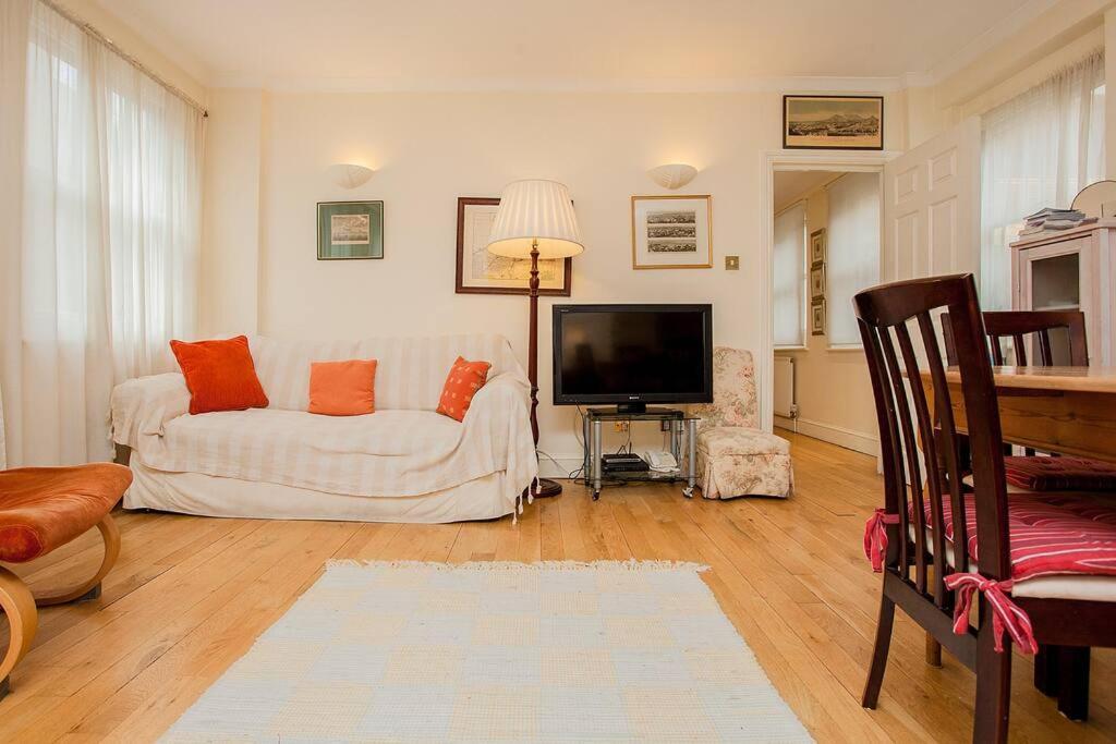 Апартаменты Bright 2 Bedroom Flat In