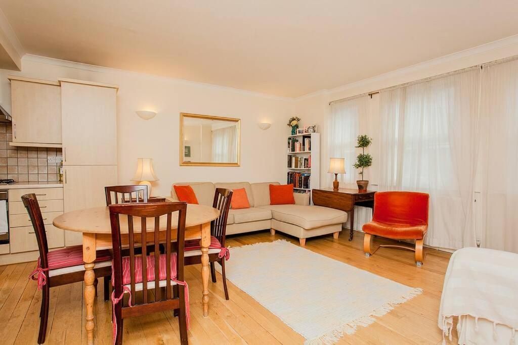 Апартаменты Bright 2 Bedroom Flat In