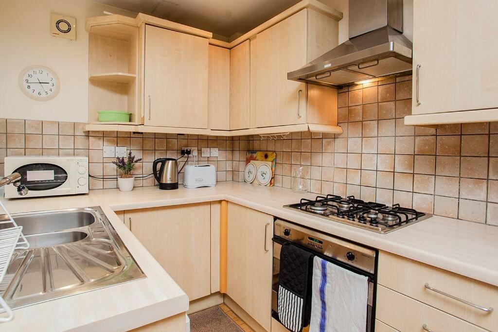 Апартаменты Bright 2 Bedroom Flat In Лондон