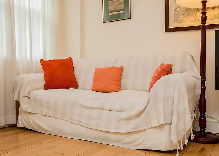 Bright 2 Bedroom Flat In Central London