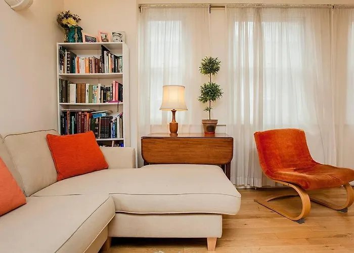 Bright 2 Bedroom Flat In Central London