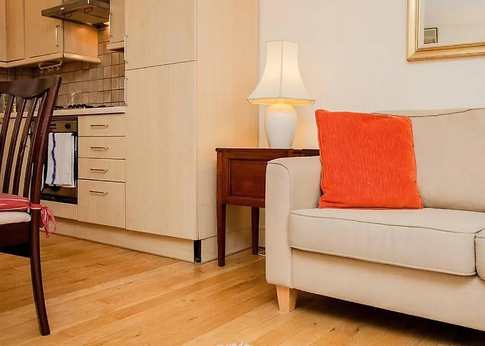 Bright 2 Bedroom Flat In Central London